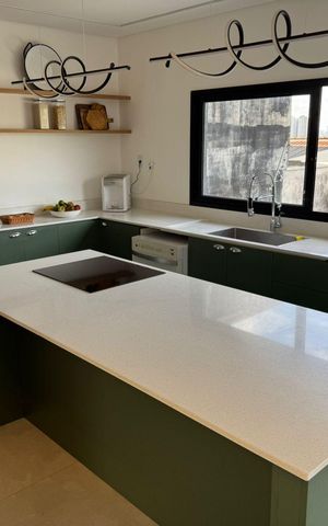 Casa à venda com 410m², 5 quartos e 15 vagas Casa à venda com 410m², 5 quartos e 15 vagasCozinha