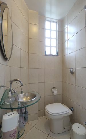 Casa de condomínio à venda com 573m², 4 quartos e 15 vagasLavabo