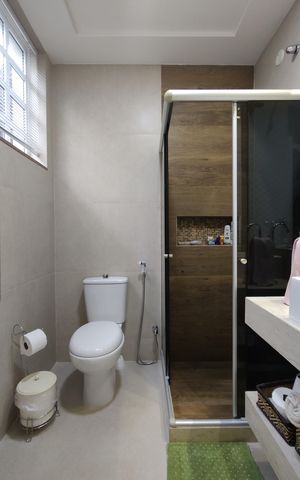 Casa de condomínio à venda com 573m², 4 quartos e 15 vagasBanheiro da Suíte 1