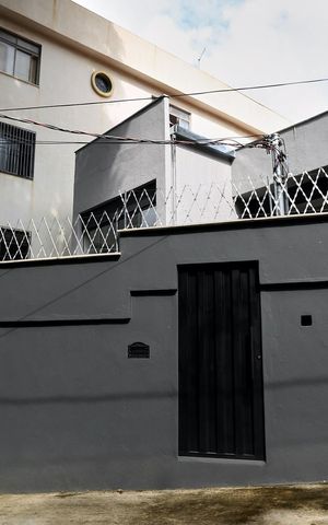 Casa à venda com 228m², 4 quartos e 2 vagas Casa à venda com 228m², 4 quartos e 2 vagasFachada
