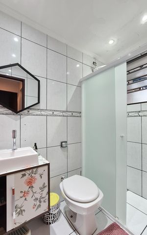 Apartamento à venda com 53m², 2 quartos e 1 vaga Apartamento à venda com 53m², 2 quartos e 1 vagaBanheiro Social