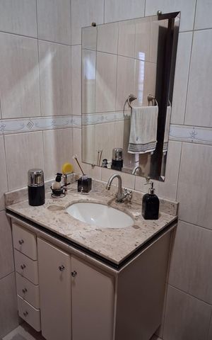 Casa à venda com 238m², 4 quartos e 4 vagas Casa à venda com 238m², 4 quartos e 4 vagasBanheiro