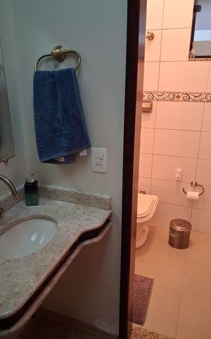 Casa à venda com 238m², 4 quartos e 4 vagas Casa à venda com 238m², 4 quartos e 4 vagasBanheiro
