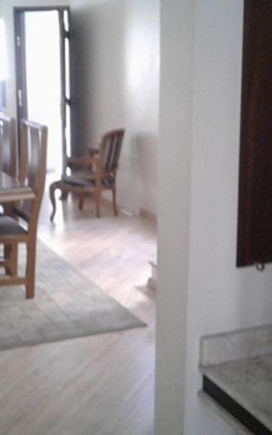 Casa à venda com 238m², 4 quartos e 4 vagas Casa à venda com 238m², 4 quartos e 4 vagasSala