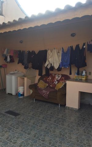 Casa à venda com 250m², 4 quartos e 2 vagas Casa à venda com 250m², 4 quartos e 2 vagasÁrea de serviço