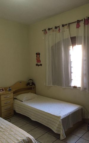 Casa à venda com 250m², 4 quartos e 2 vagas Casa à venda com 250m², 4 quartos e 2 vagasQuarto
