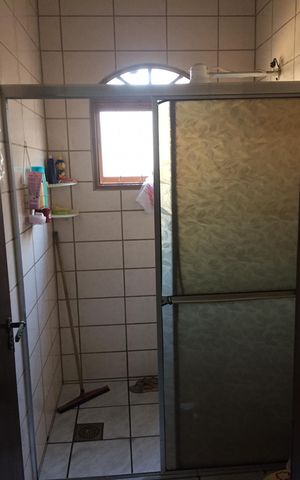 Casa à venda com 250m², 4 quartos e 2 vagas Casa à venda com 250m², 4 quartos e 2 vagasBanheiro