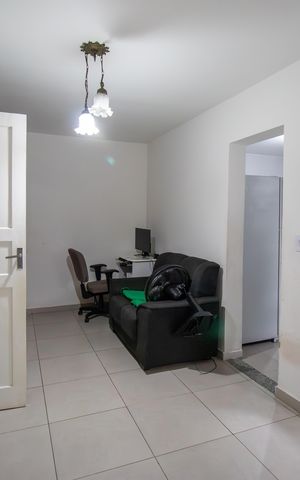 Casa à venda com 75m², 4 quartos e sem vaga Casa à venda com 75m², 4 quartos e sem vagaSala