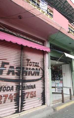 Casa à venda com 300m², 6 quartos e sem vagasalões comerciais