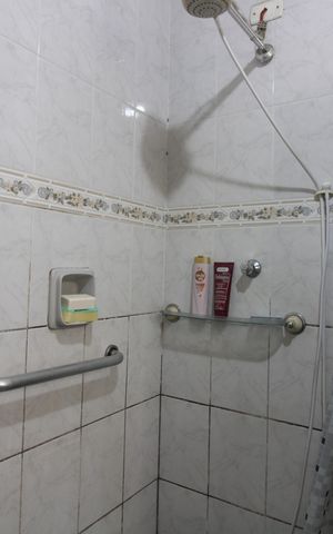 Casa à venda com 300m², 6 quartos e sem vagaBanheiro casa 1
