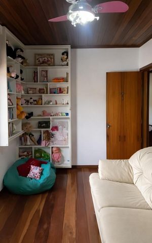 Casa à venda com 300m², 3 quartos e 4 vagas Casa à venda com 300m², 3 quartos e 4 vagasQuarto 4