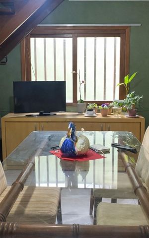 Casa à venda com 300m², 3 quartos e 4 vagas Casa à venda com 300m², 3 quartos e 4 vagasSala