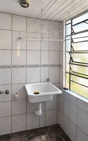 Casa à venda com 300m², 3 quartos e 4 vagas Casa à venda com 300m², 3 quartos e 4 vagasLavanderia
