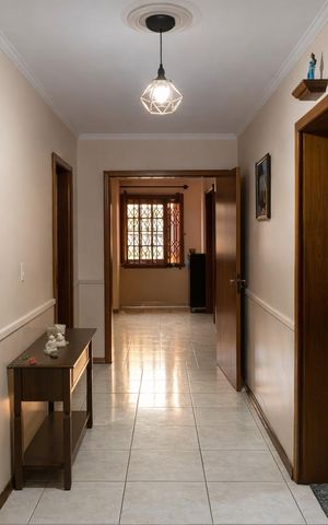 Casa à venda com 300m², 3 quartos e 4 vagas Casa à venda com 300m², 3 quartos e 4 vagasÁrea Comum