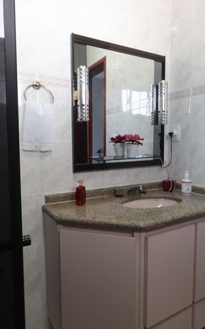 Casa à venda com 310m², 3 quartos e 4 vagasBanheiro da Suíte