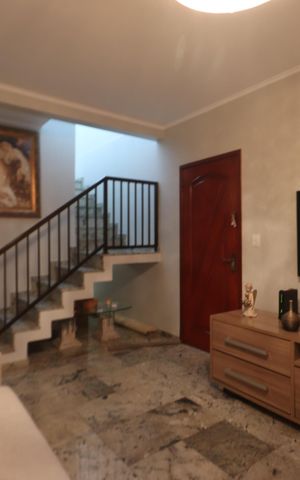 Casa à venda com 310m², 3 quartos e 4 vagasSala