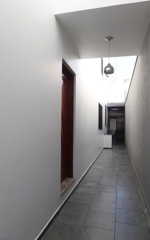 Casa à venda com 310m², 3 quartos e 4 vagasCorredor Lateral