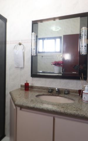 Casa à venda com 310m², 3 quartos e 4 vagasBanheiro da Suíte