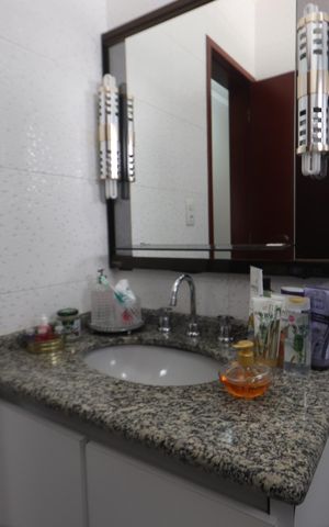 Casa à venda com 310m², 3 quartos e 4 vagasBanheiro Social