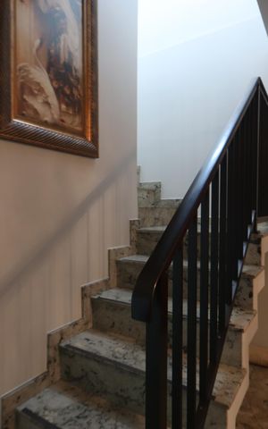 Casa à venda com 310m², 3 quartos e 4 vagasEscada