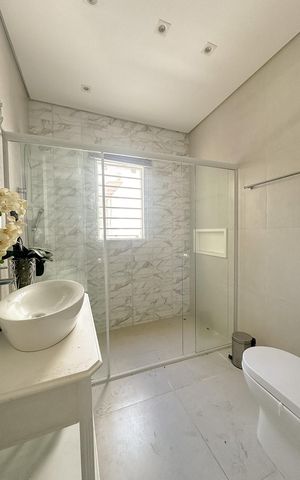 Casa para alugar com 300m², 2 quartos e 4 vagasBanheiro