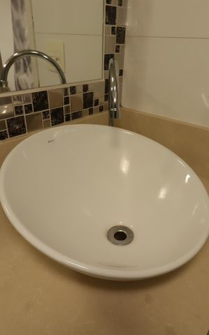 Apartamento à venda com 80m², 2 quartos e 2 vagasBanheiro Social - Pia