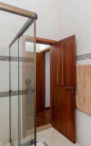Casa à venda com 250m², 5 quartos e 3 vagas Casa à venda com 250m², 5 quartos e 3 vagasBanheiro da Suíte 3