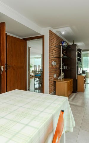 Casa à venda com 250m², 5 quartos e 3 vagas Casa à venda com 250m², 5 quartos e 3 vagasSala de Almoço