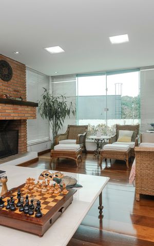 Casa à venda com 250m², 5 quartos e 3 vagas Casa à venda com 250m², 5 quartos e 3 vagasSala
