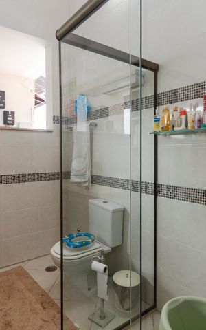 Casa à venda com 250m², 5 quartos e 3 vagas Casa à venda com 250m², 5 quartos e 3 vagasBanheiro da Suíte 3