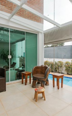 Casa à venda com 250m², 5 quartos e 3 vagas Casa à venda com 250m², 5 quartos e 3 vagasVaranda da Sala de Jantar