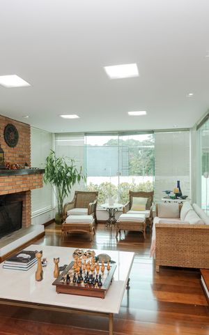Casa à venda com 250m², 5 quartos e 3 vagas Casa à venda com 250m², 5 quartos e 3 vagasSala