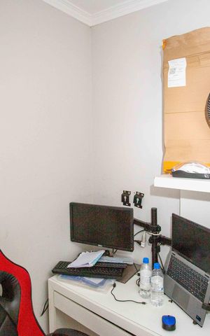 Casa à venda com 320m², 4 quartos e 2 vagasEscritório