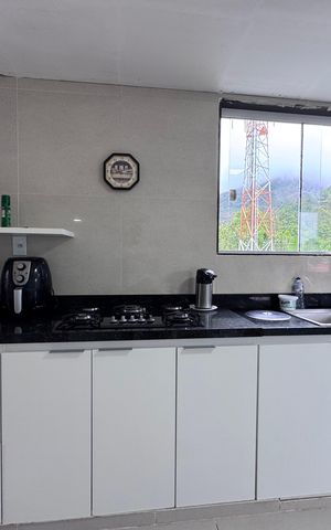 Casa à venda com 200m², 3 quartos e 1 vaga Casa à venda com 200m², 3 quartos e 1 vagaCozinha e Área de Serviço