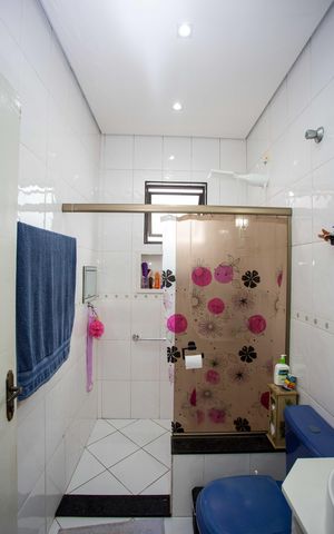 Casa à venda com 178m², 3 quartos e 3 vagasBanheiro da Suíte
