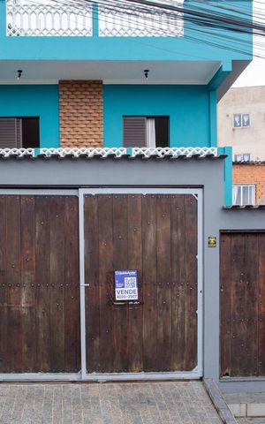 Casa à venda com 178m², 3 quartos e 3 vagasFachada