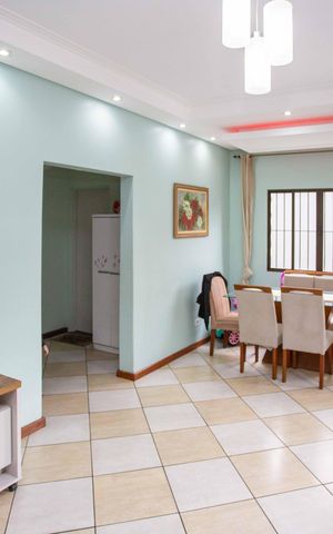 Casa à venda com 178m², 3 quartos e 3 vagasSala