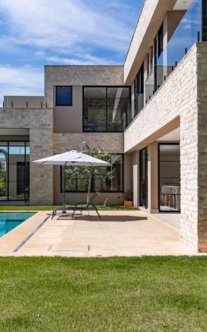Casa de condomínio à venda com 576m², 6 quartos e 6 vagas