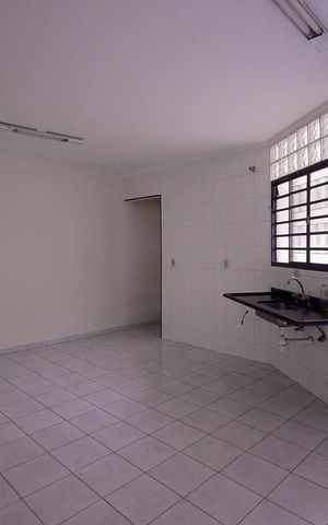 Casa à venda com 184m², 3 quartos e 3 vagas Casa à venda com 184m², 3 quartos e 3 vagasEdícula - Cozinha