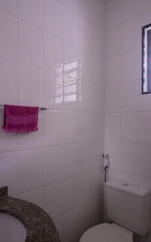 Casa à venda com 184m², 3 quartos e 3 vagas Casa à venda com 184m², 3 quartos e 3 vagasEdícula - Banheiro