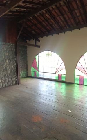 Casa à venda com 378m², 4 quartos e 2 vagas