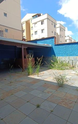 Casa à venda com 378m², 4 quartos e 2 vagas