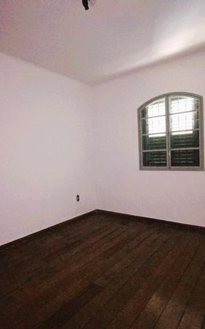 Casa à venda com 378m², 4 quartos e 2 vagas