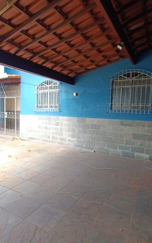 Casa à venda com 378m², 4 quartos e 2 vagas