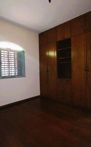 Casa à venda com 378m², 4 quartos e 2 vagas