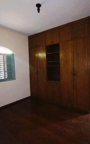 Casa à venda com 378m², 4 quartos e 2 vagas