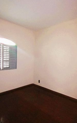 Casa à venda com 378m², 4 quartos e 2 vagas