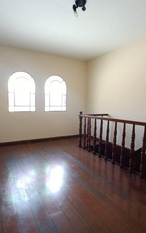 Casa à venda com 378m², 4 quartos e 2 vagas