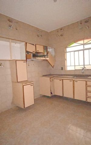Casa à venda com 378m², 4 quartos e 2 vagas