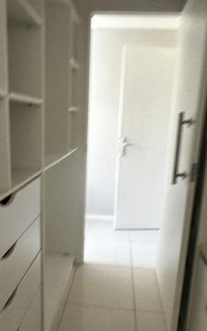 Apartamento à venda com 180m², 3 quartos e 2 vagas Apartamento à venda com 180m², 3 quartos e 2 vagasCloset